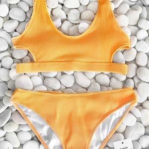 Cupshe feather yarn solid bikini set - medium